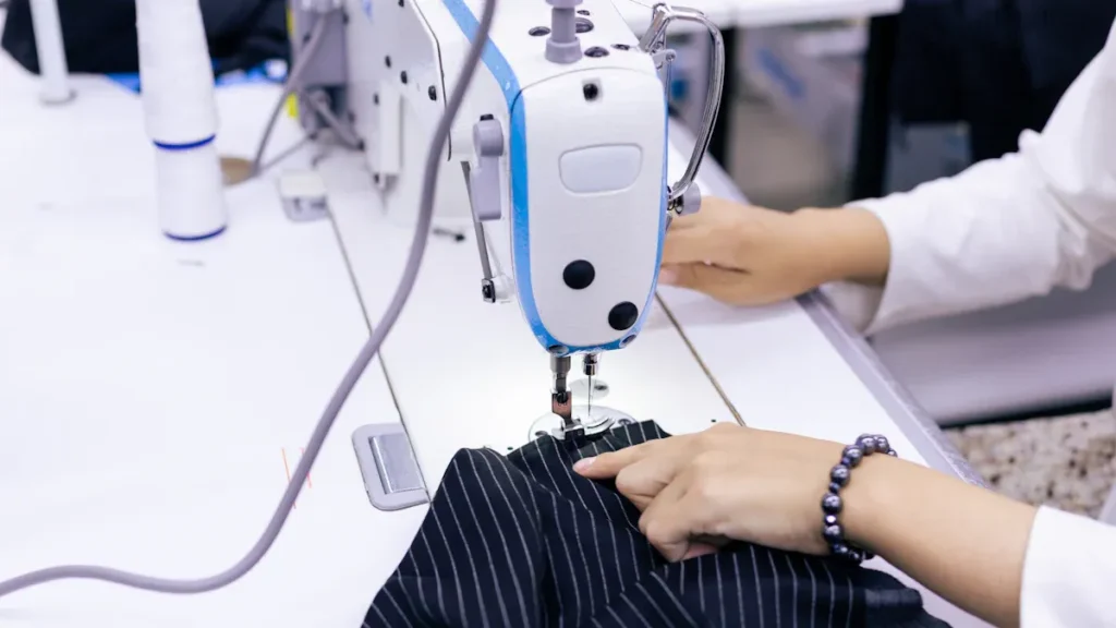 How to Choose the Best Yoga Wear Manufacturer for Your Brand